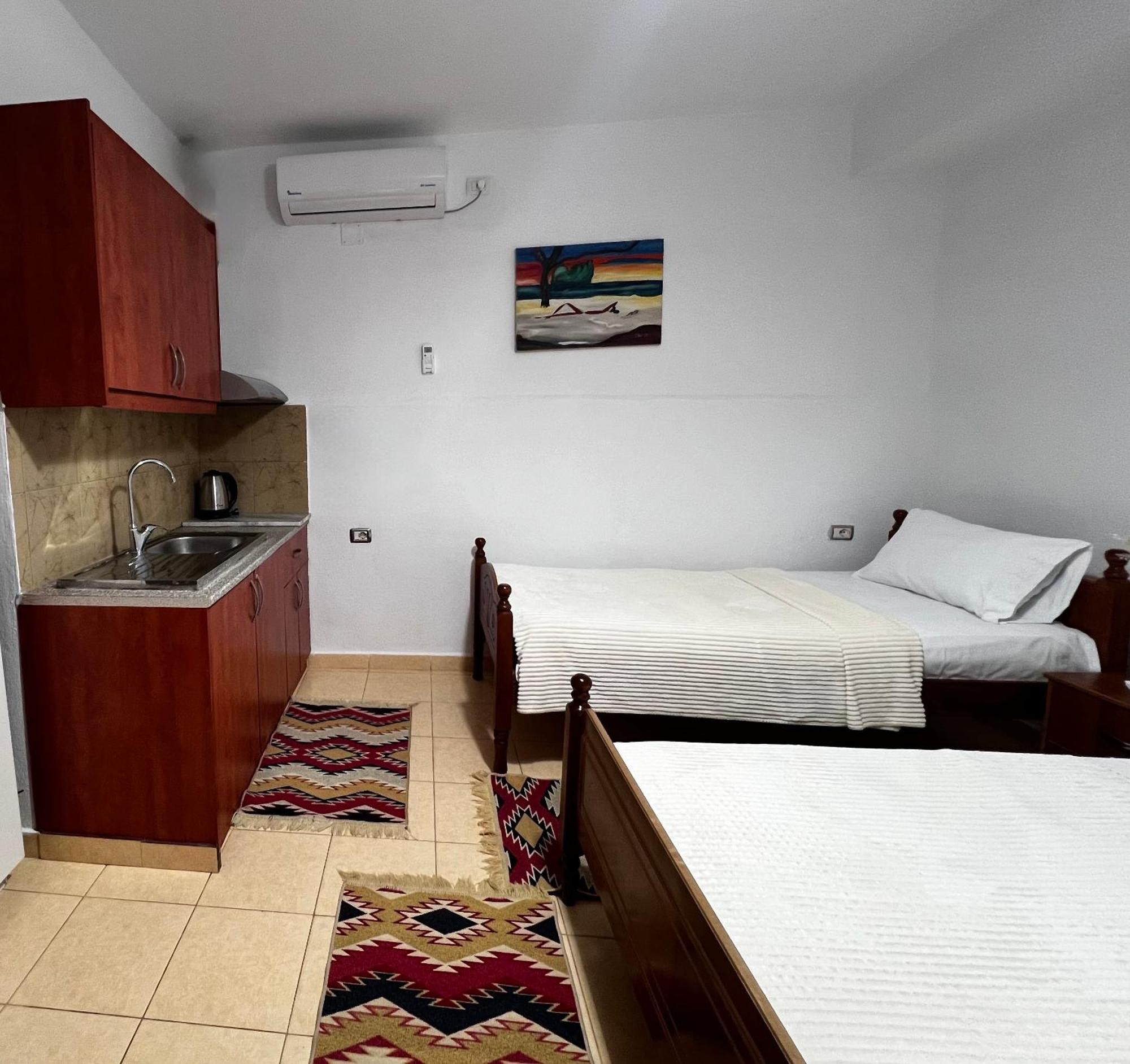 Tourists Guest House Gjirokastër Exterior foto