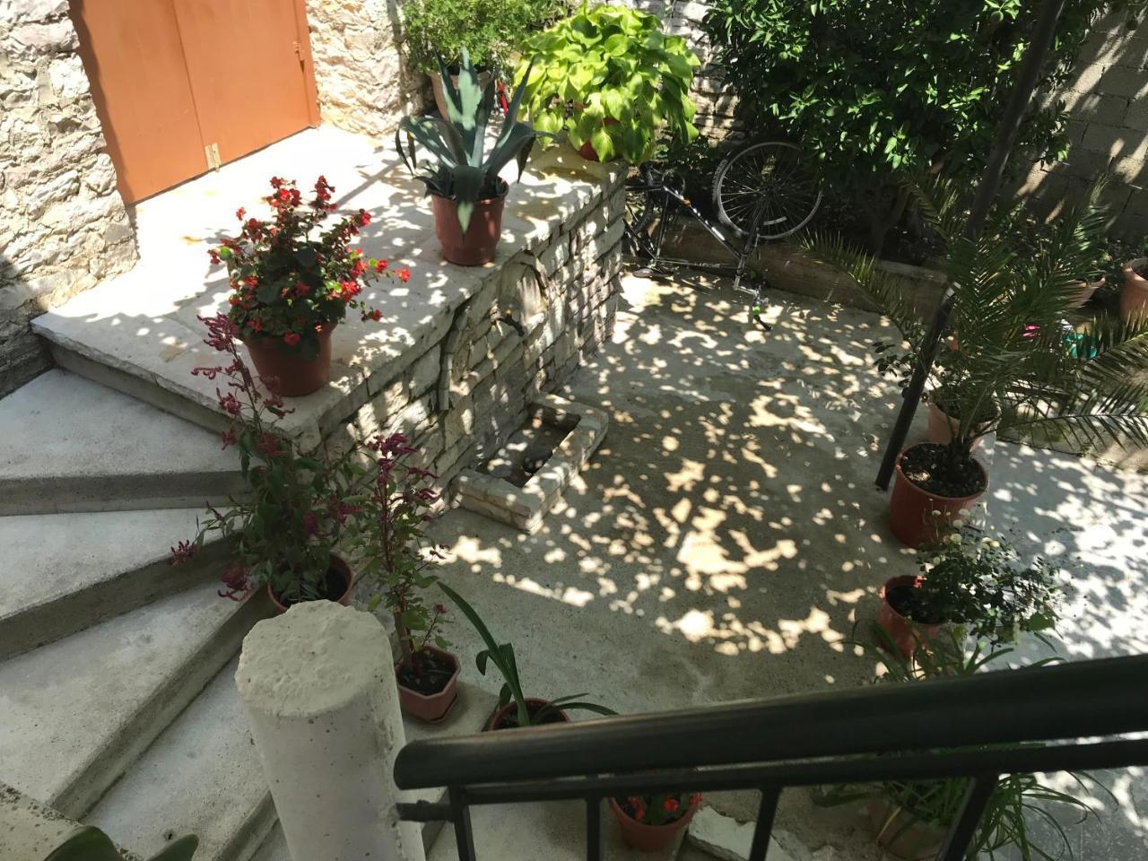 Tourists Guest House Gjirokastër Exterior foto